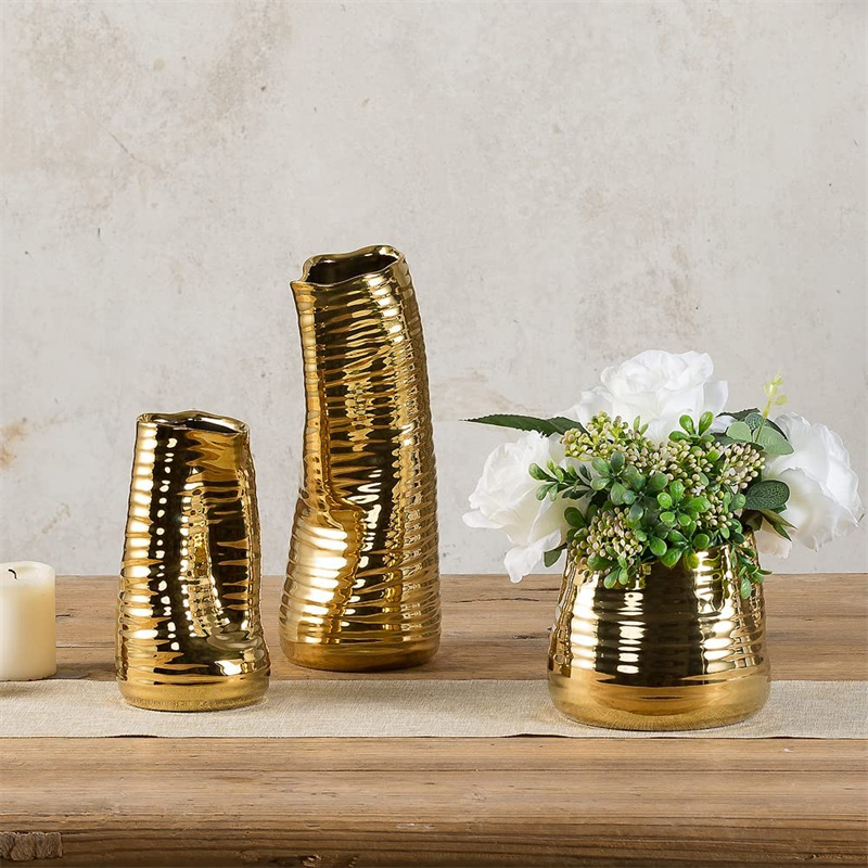 Nihow SMALL RIPPLE VASE Gold