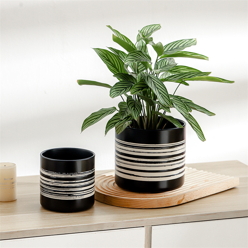 Nihow SET OF 2 FLOWER POTS BLACK & NATURAL